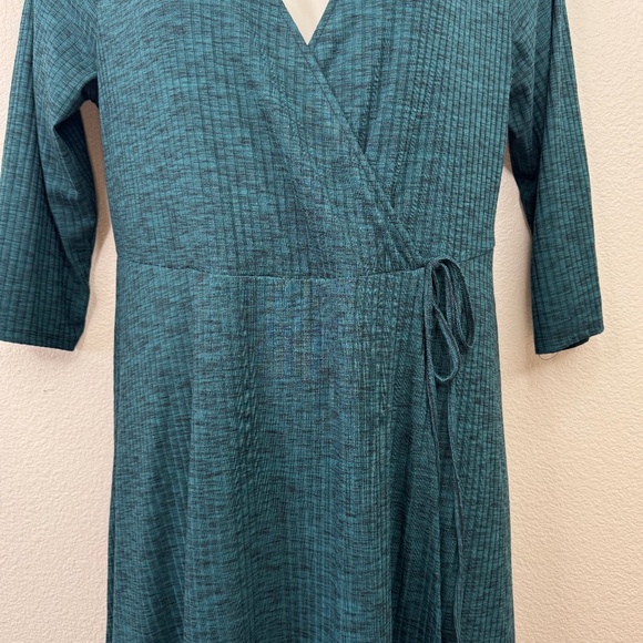 ✨ Torrid Womens Green Ribbed Knit Surplice Wrap Midi Casual Dress Sz. 1 1X 14 16 - Picture 3 of 14